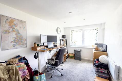 Bedroom / Study