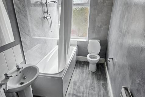 Bathroom 2.jpg