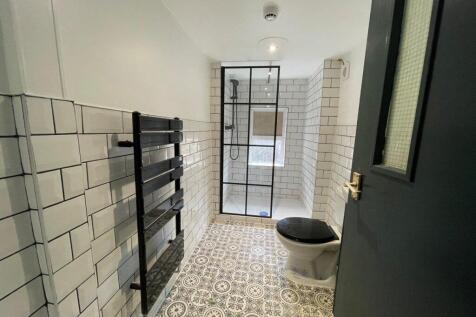 Bathroom 2 .jpeg