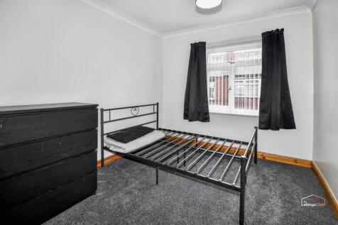 Bed 2.jpg