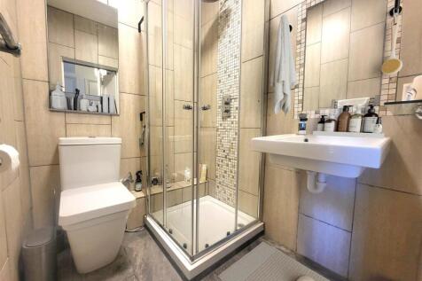 Property_2C94_6_at_5_Belsize_Avenue_bathroom_09-05