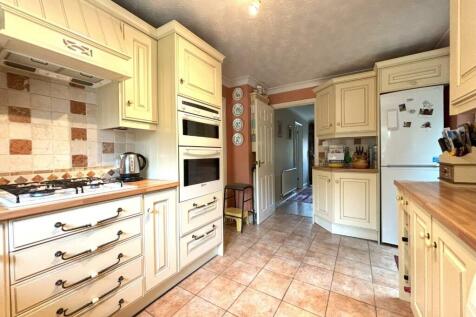 Kitchen 1.jpg