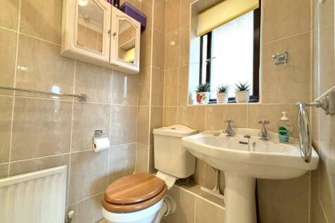 En Suite 1.jpg