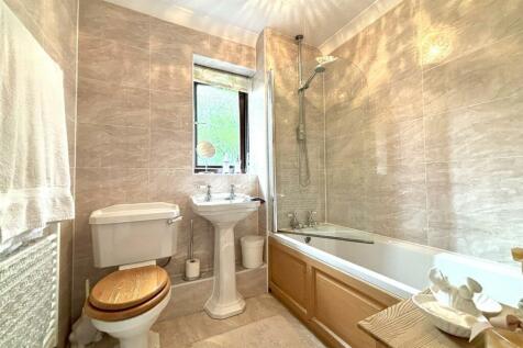 Bathroom.jpg