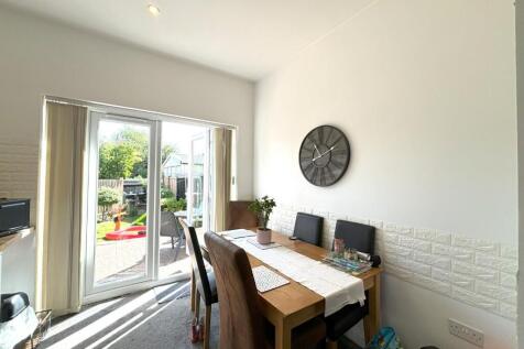 Dining Area.jpg
