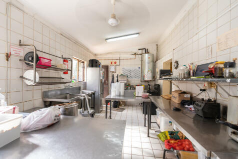 Restaurant kitchen/ all appliances included