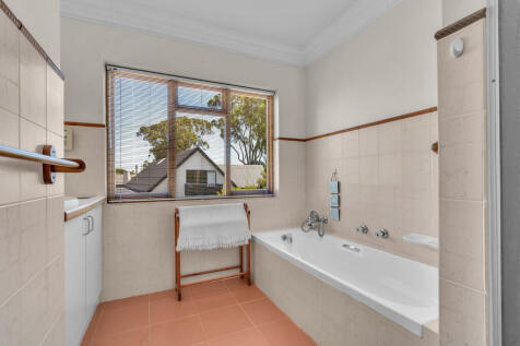 Family bathroom - main house