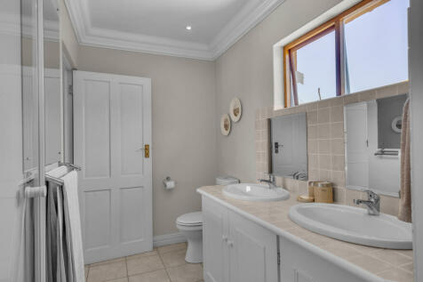 Bedroom 4 - ensuite bathroom main house