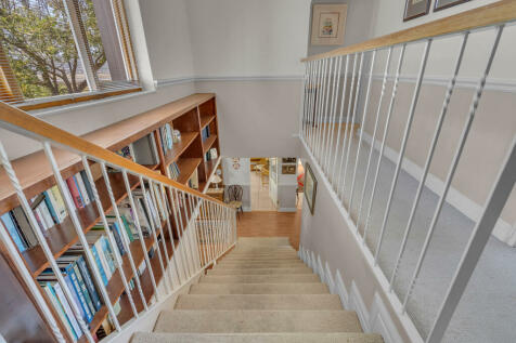 Staircase with built in book shelves