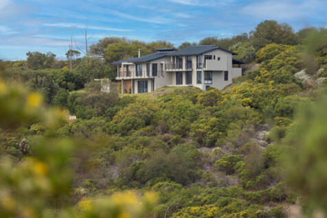 Situated in a beautiful &#39;fyn bos&#39; area