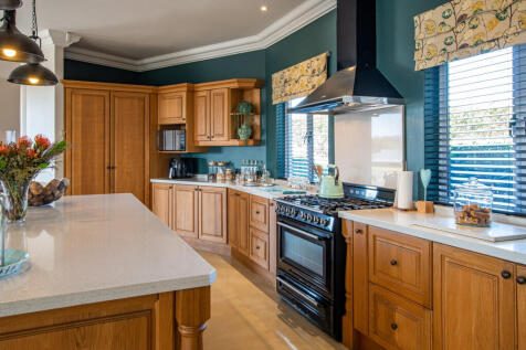 Modern and tastefully appointed kitchen