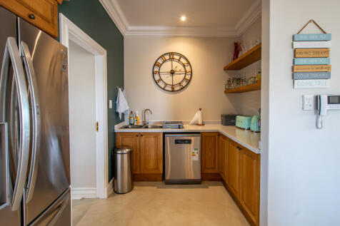 Separate scullery