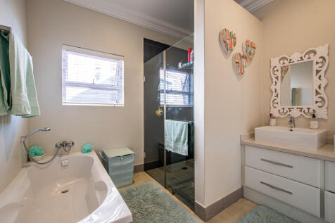 third Bedroom en-suite