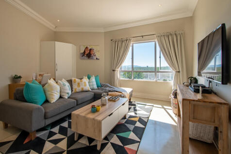 Kiddies TV lounge or 5th Bedroom