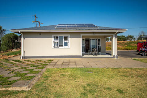 2 Bedroom separate cottage with solar
