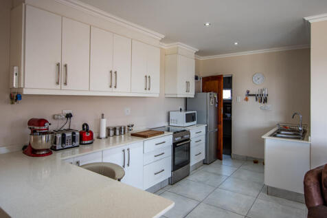 Modern well designed open plan kitchen