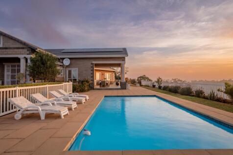 Unrivaled entertainment area and sparkling pool