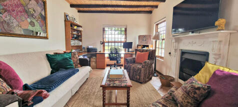 LOUNGE WITH FIREPLACE