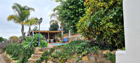 ENTRANCE TO OUTDOOR ENTERTAINMENT AREA
