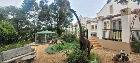 GARDEN IN FRONT OF GUEST UNITS
