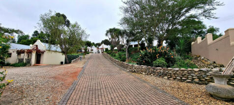 DRIVEWAY TO MAIN DWELLING AND TOP GUEST UNITS