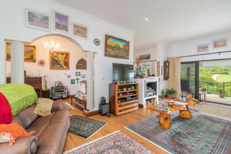 Entrance Hall  Lounge