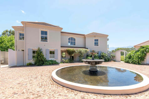 ENTRANCE FROM THE GARAGES/DRIVEWAY