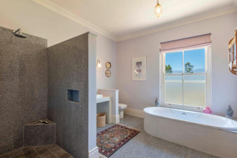 DOWNSTAIRS BATHROOM