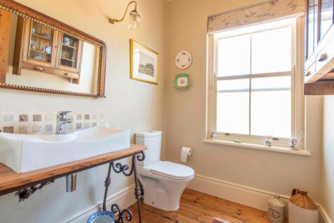GUEST TOILET