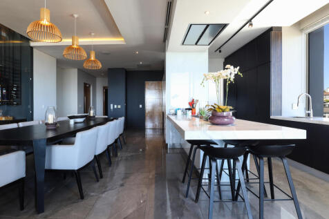 Dining onto Kitchen