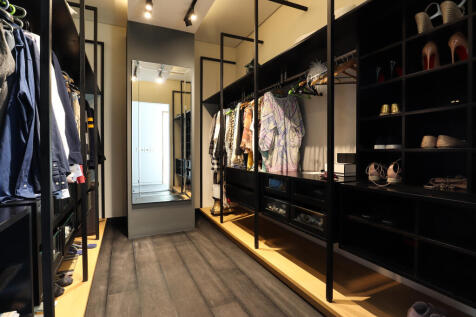 Walk-in Closet