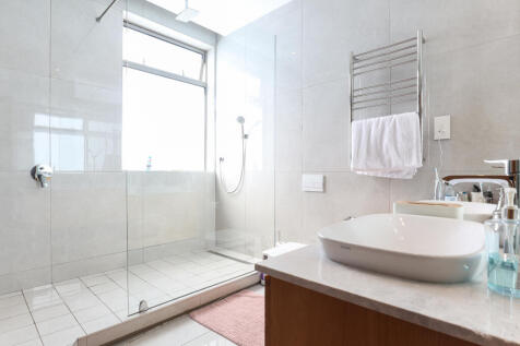 Main En-Suite