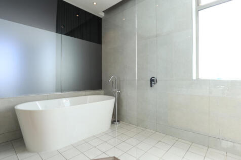Main En-Suite