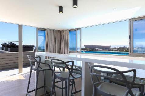 Upper Level: Kitchenette