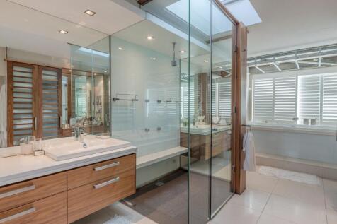 Main En-Suite
