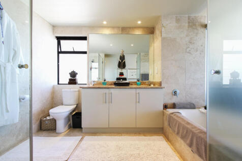Main En-Suite