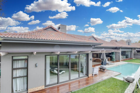 Master bedroom, garden, pool  pergola
