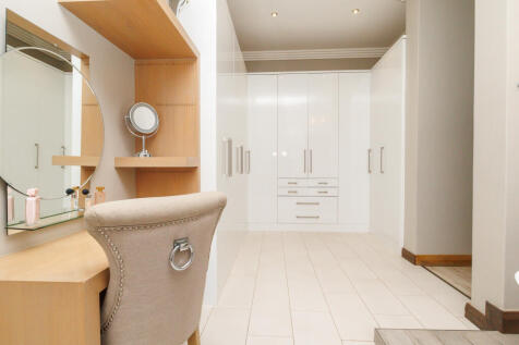 Master Bedroom Walk in Dressing