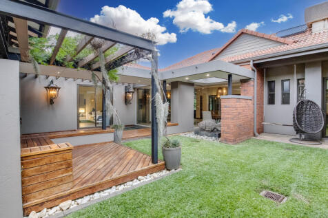 Courtyard Outside Bedroom 4