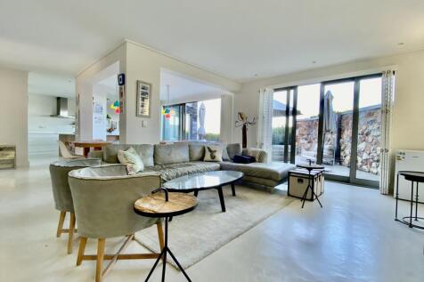 Lounge at inside Braai area