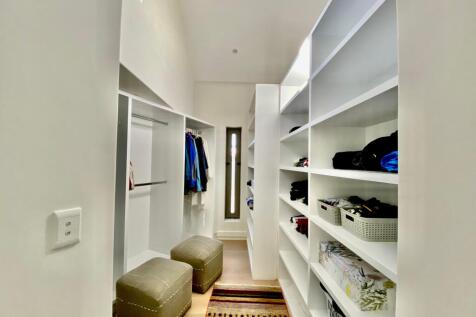 Main Bedroom walkin closet