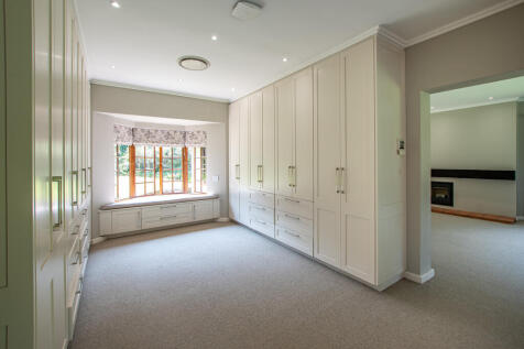 Plenty of cupboard space in separate walk in dressing room