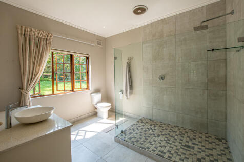 Bedroom 2 ensuite