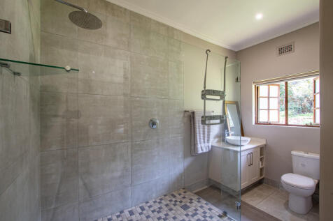 Bedroom 3 ensuite