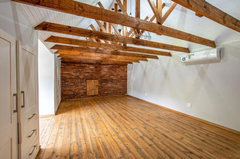 Upstairs extra large bedroom with plenty cupboard space