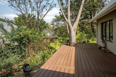 Large deck off the cottage