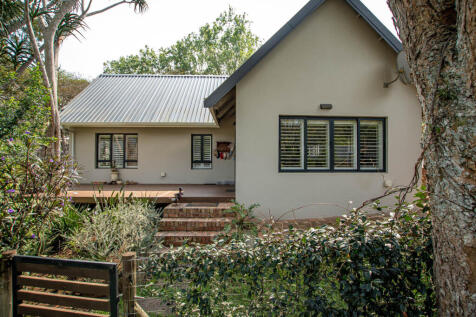Separate cottage fully fenced