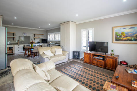 Cottage - Lounge open to kitchen