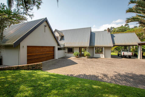 Double garage with plenty of parking space
