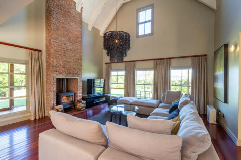 A warm and welcoming space, perfect for family gatherings